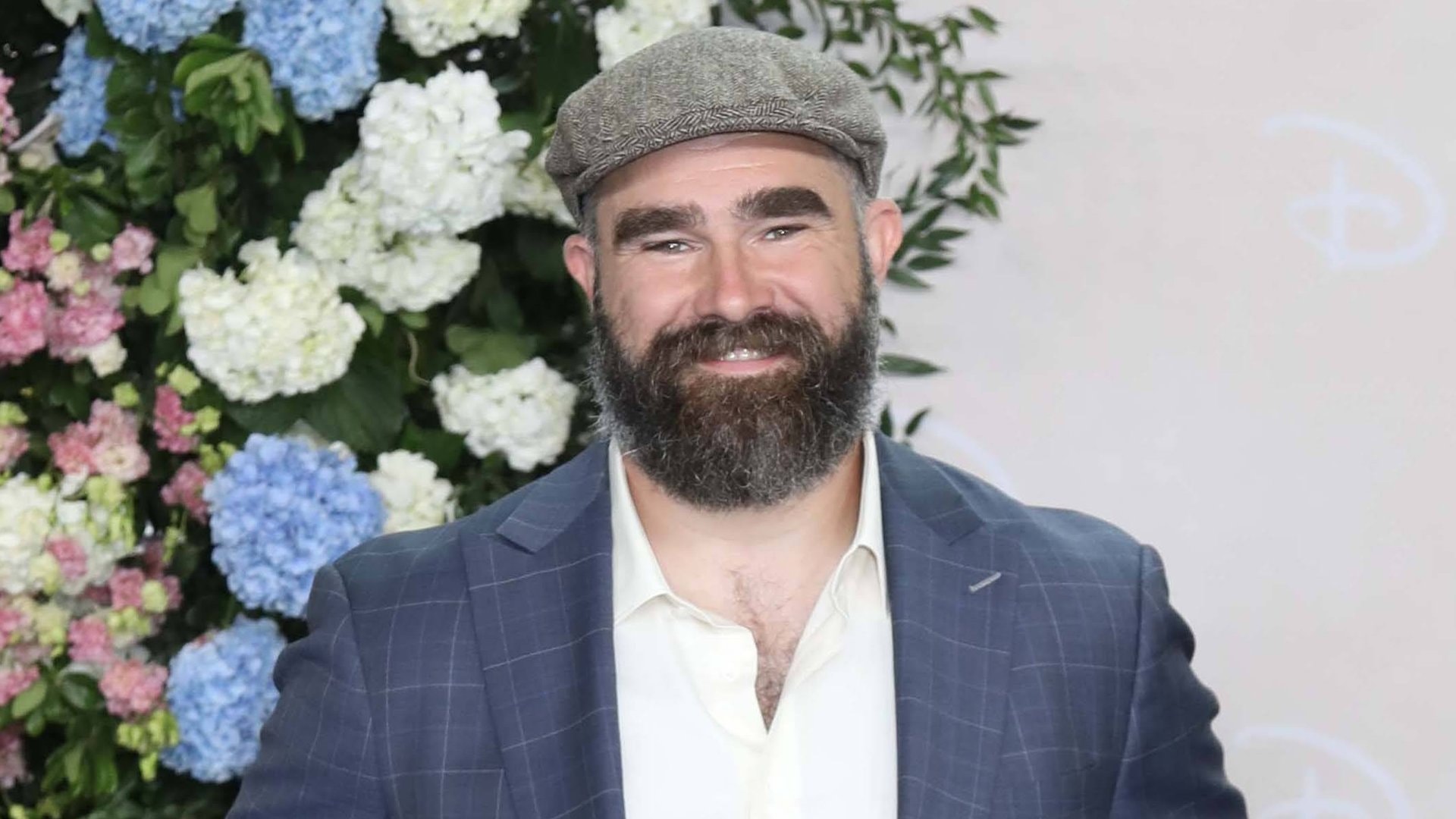 Jason Kelce plaudert über die Hochzeit seines Bruders mit Superstar Taylor Swift.