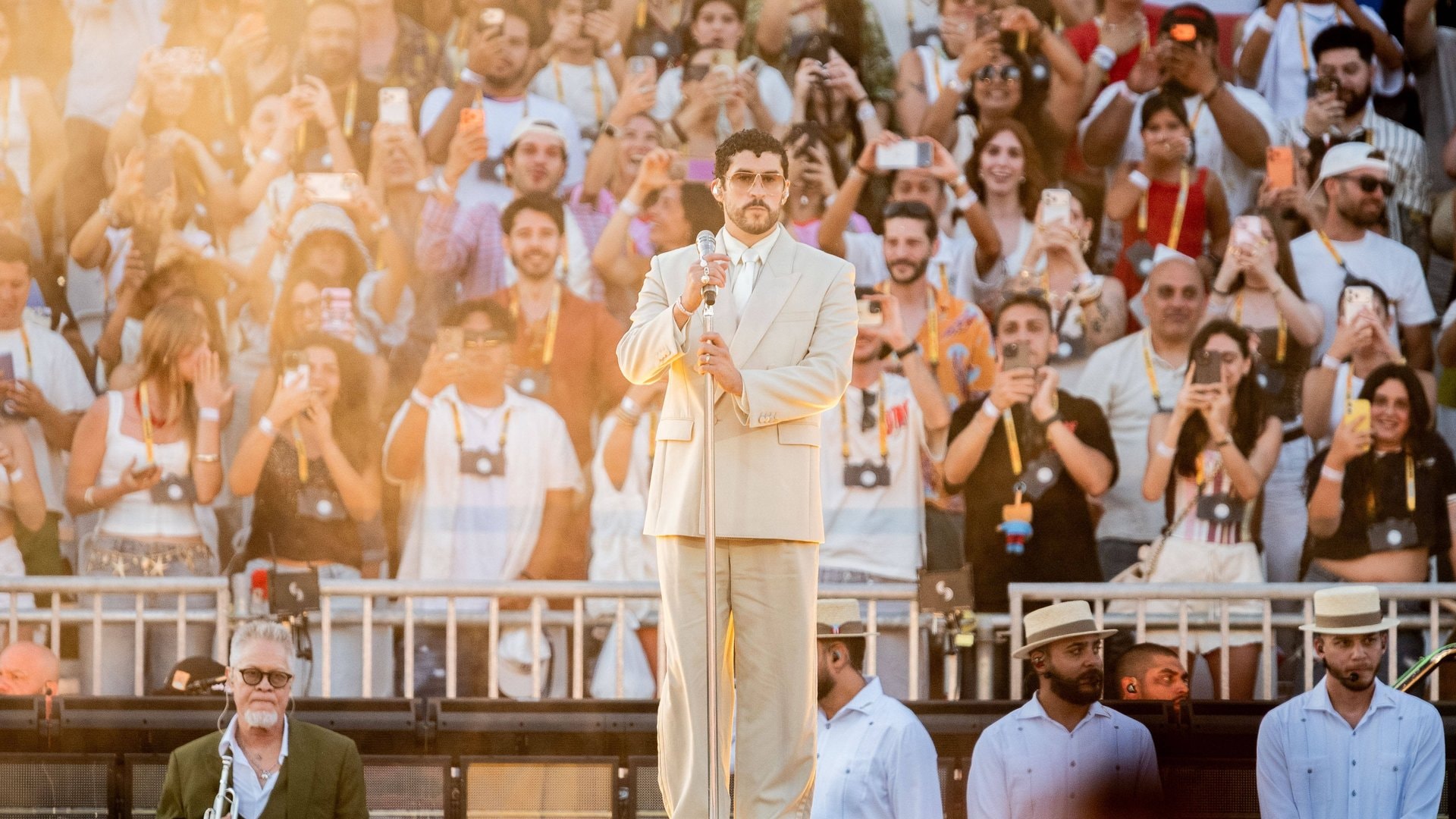 Vendredi soir, Bad Bunny s'est produit à Milan sous un soleil radieux.