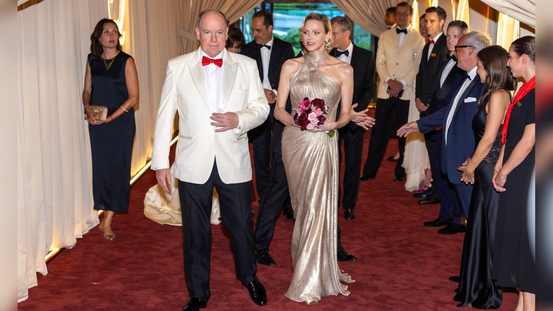 Le couple princier au 77e Bal de la Croix-Rouge à Monaco.