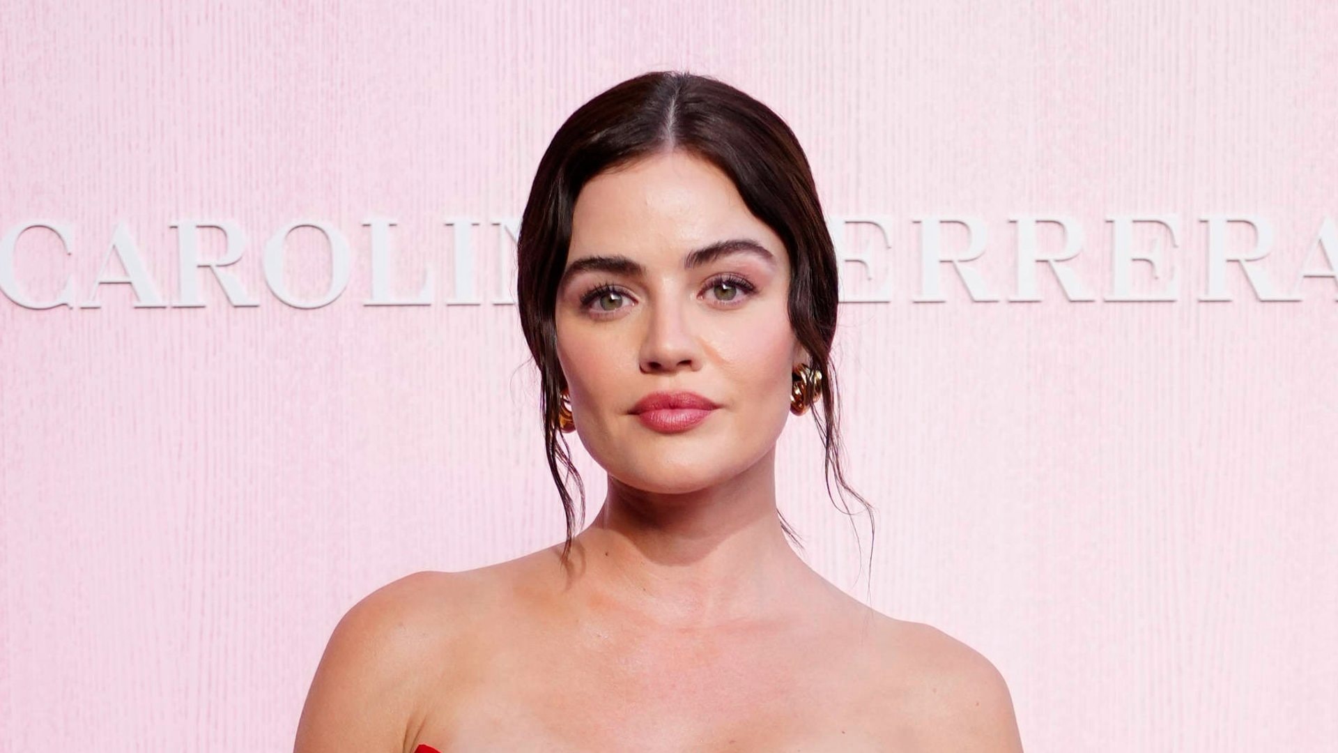 Lucy Hale est notamment connue pour la série \«Pretty Little Liars\» et le film \«Scream 4\».