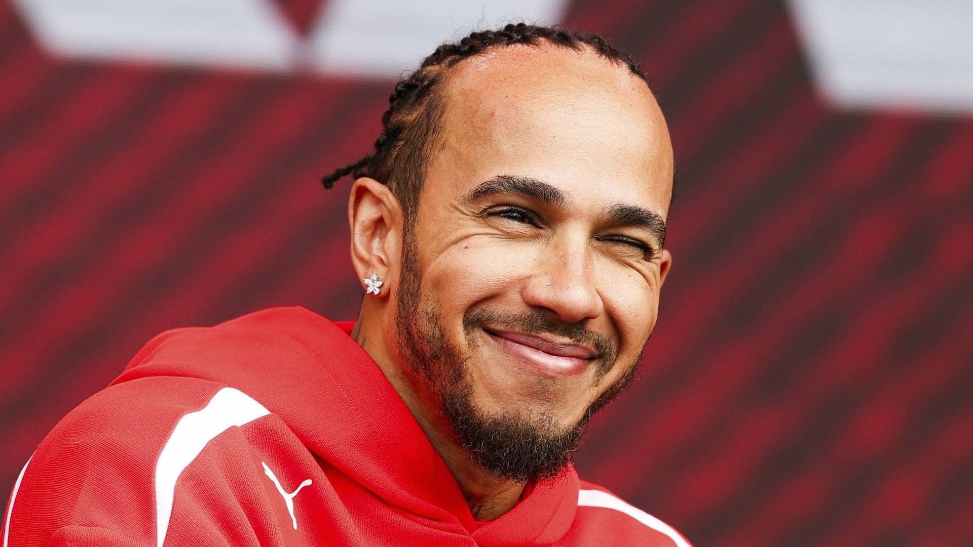Lewis Hamilton a également partagé des photos de couple sur Instagram.