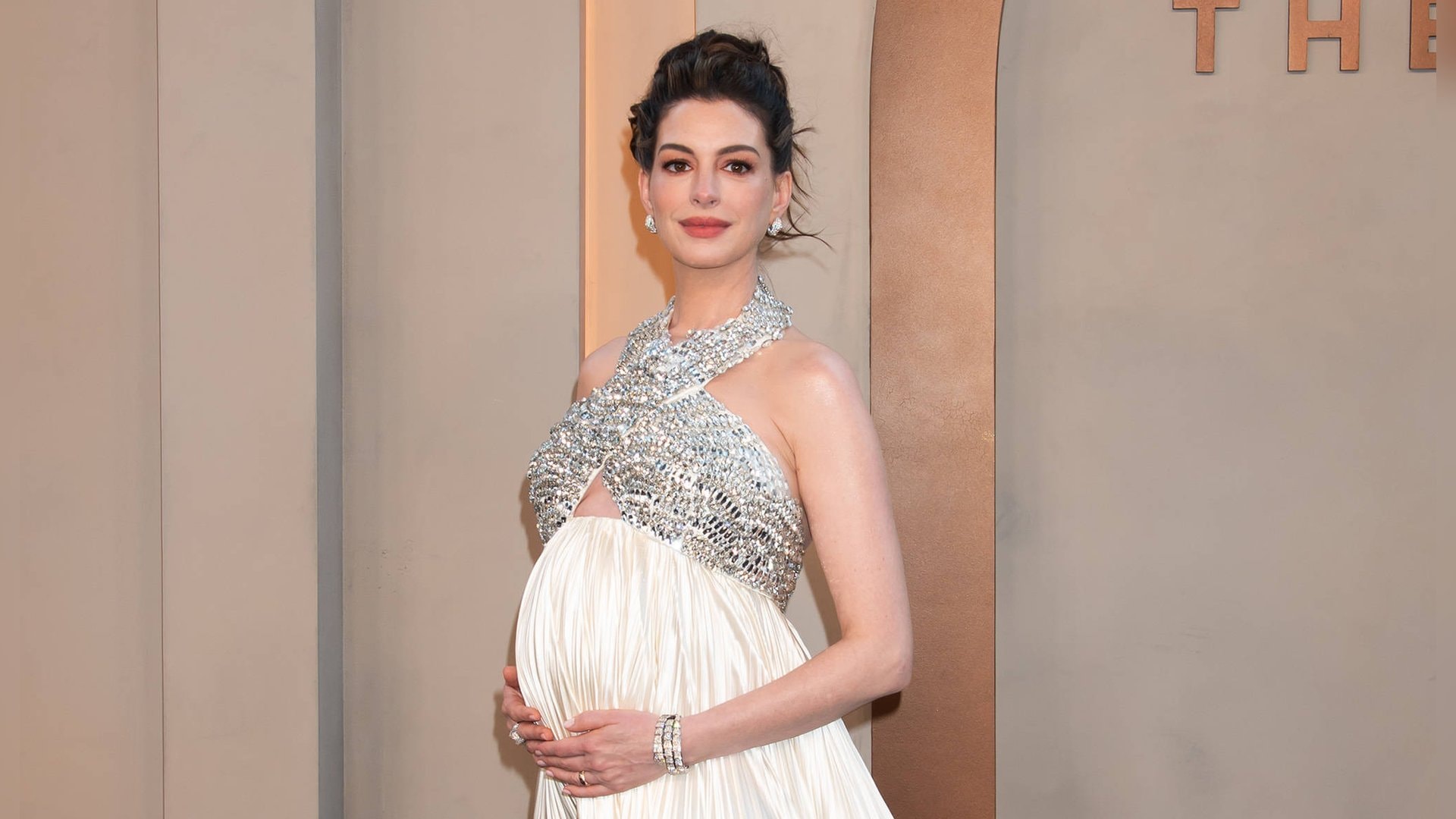 Für Anne Hathaway kam die aktuelle Schwangerschaft überraschend.