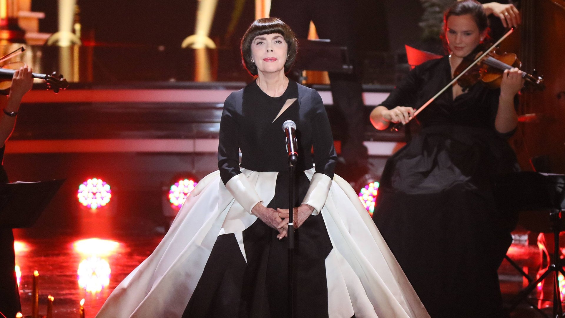 Hinter Mireille Mathieu liegt eine einzigartige Karriere.