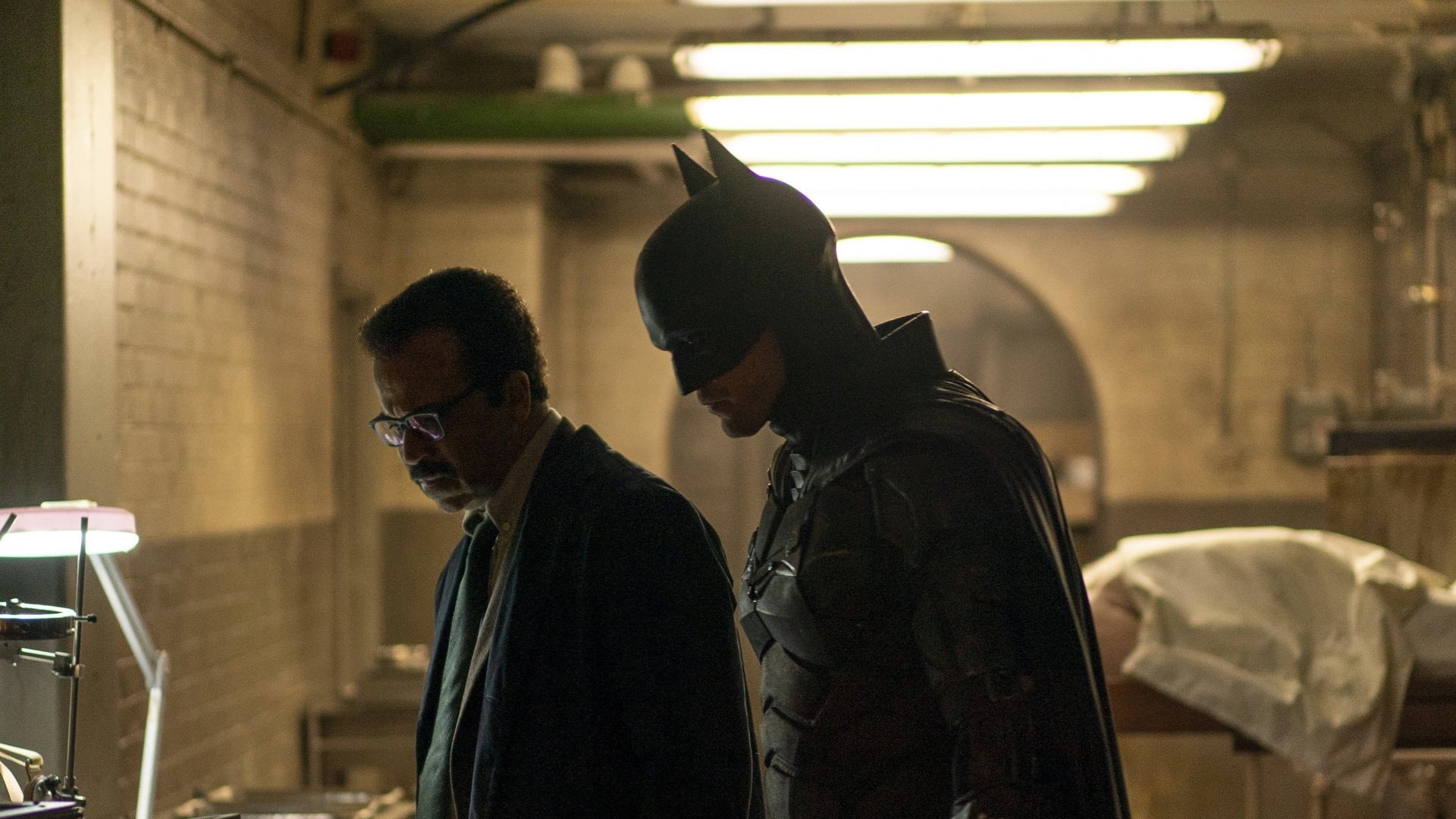 Robert Pattinson (à dr.) dans la première partie de « The Batman » (2022).