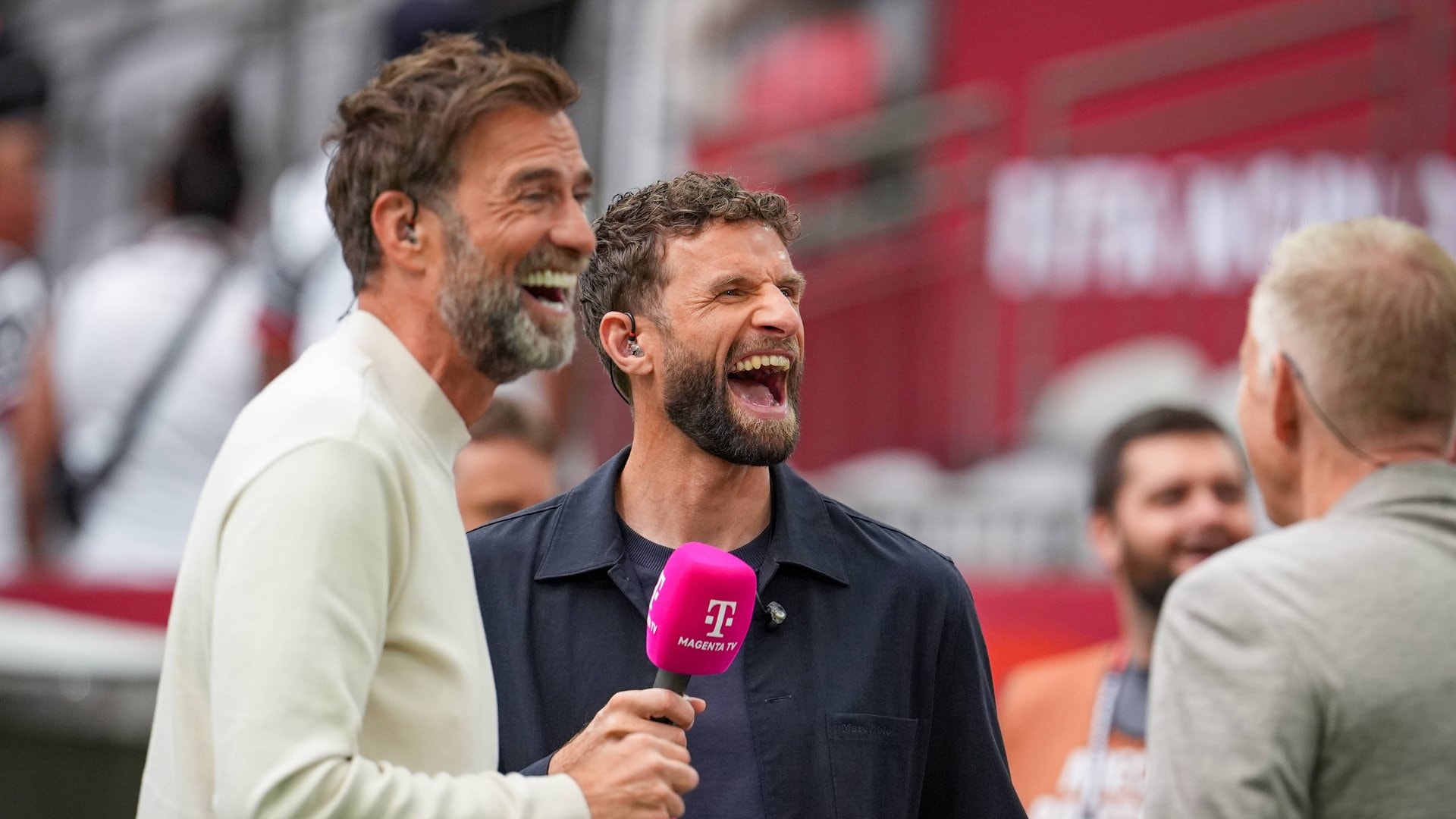 Jürgen Klopp (l.) und Thomas Müller gehörten zum Star-Aufgebot bei MagentaTV für die Fussball-WM 2026.