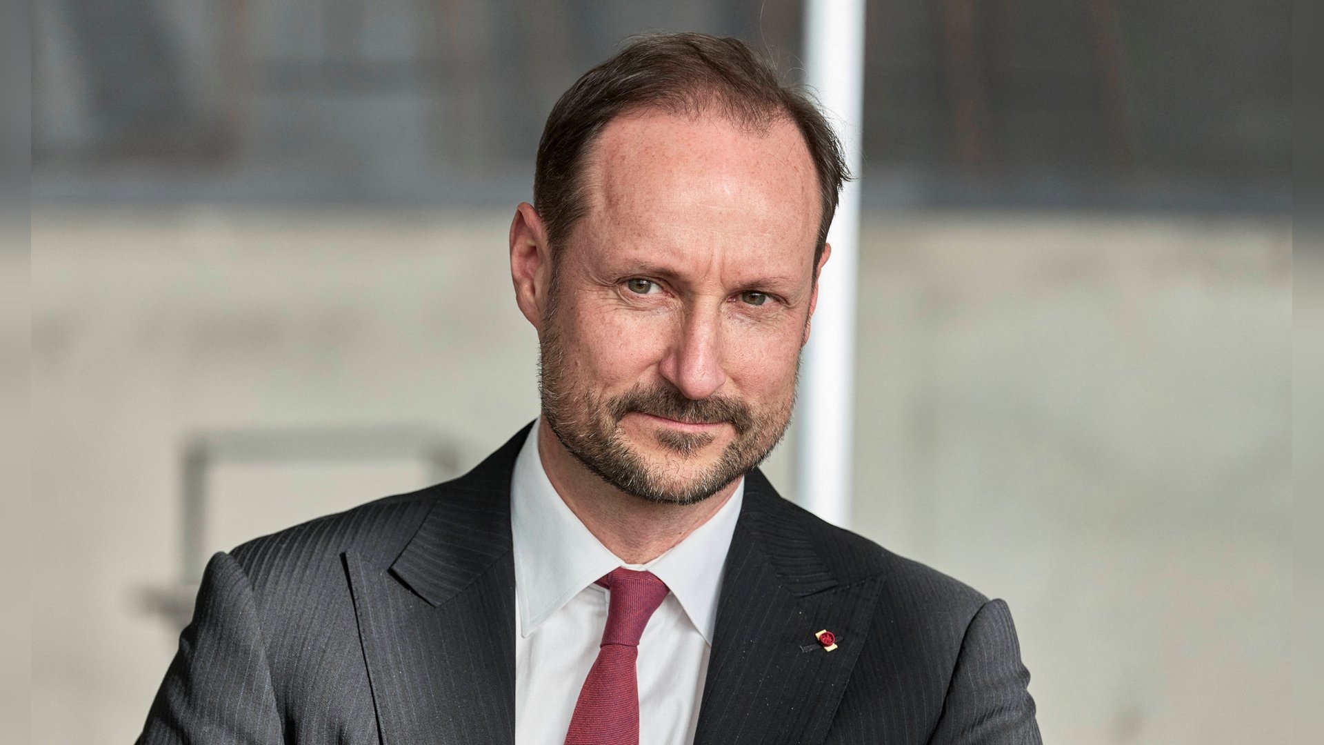 Mitte Juli unterbricht Haakon seinen Sommerurlaub.