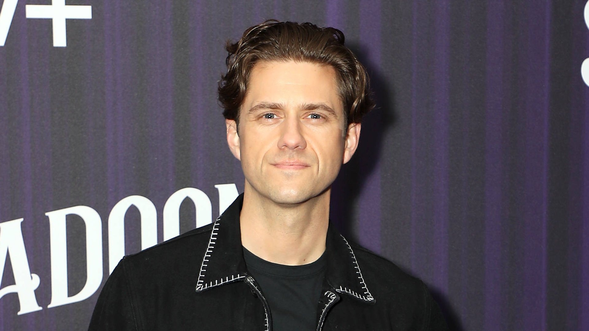 Aaron Tveit a partagé la nouvelle avec ses fans sur Instagram.