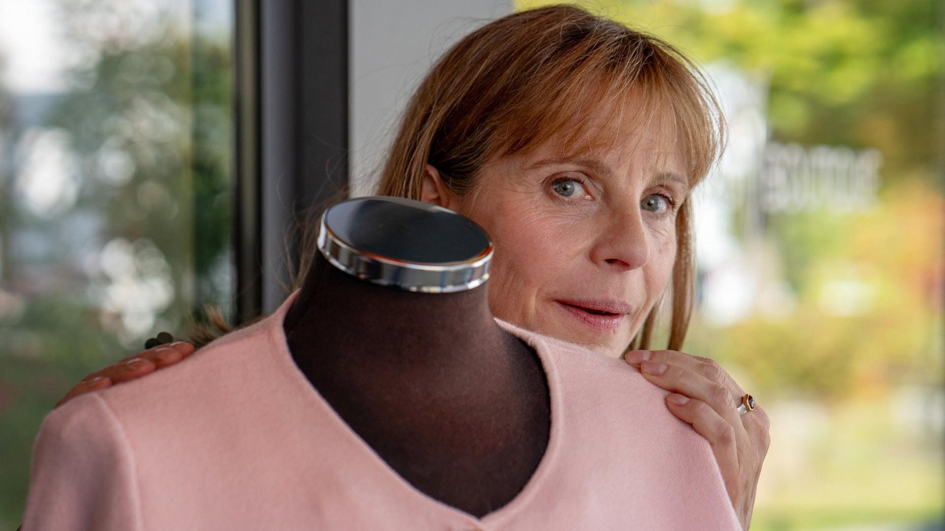 «Heute fängt mein neues Leben an»: Die Kleptomanin Amelie (Julia Jäger) bringt das gestohlene Kleid zurück.