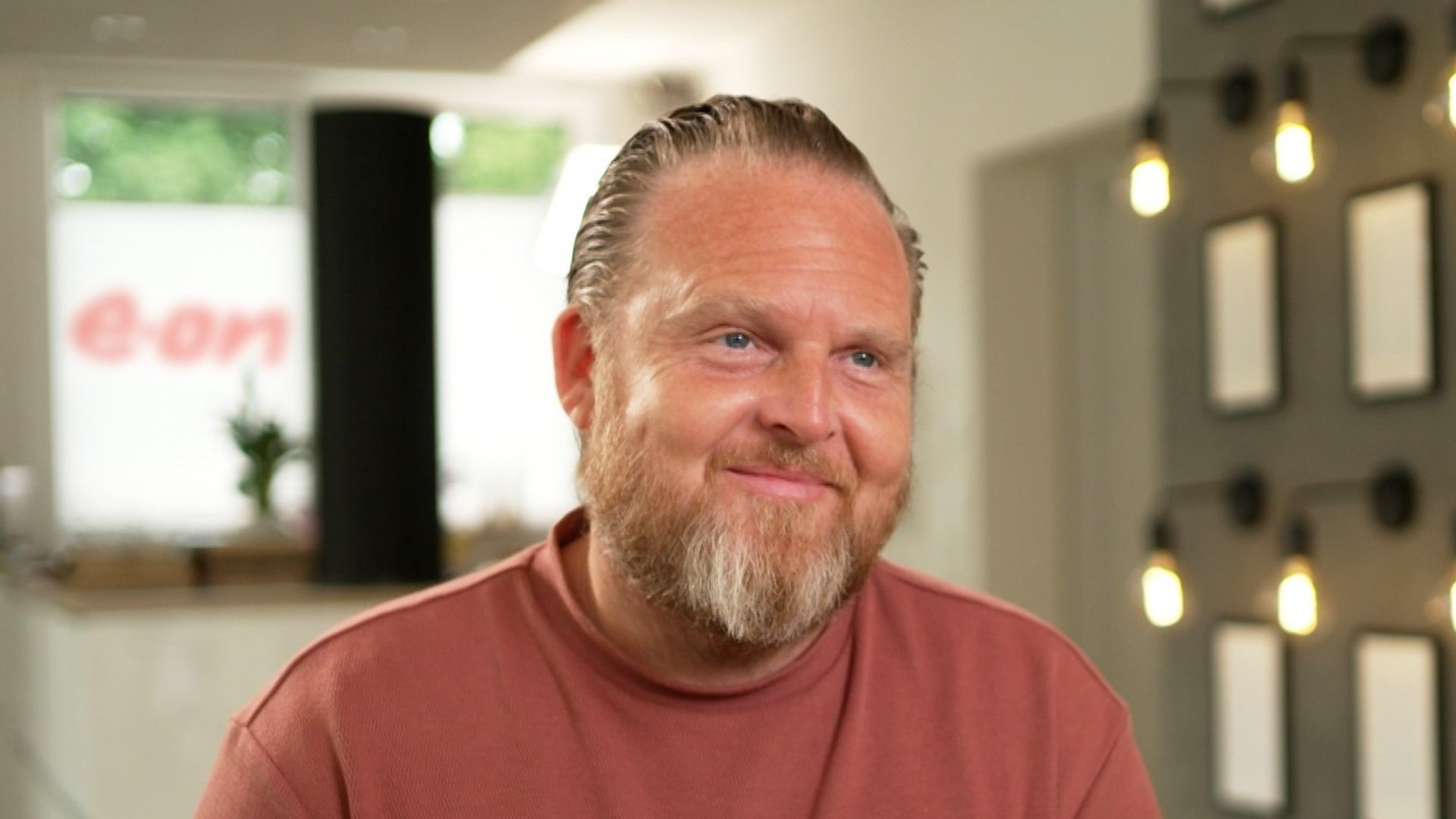 Axel Stein hat in seiner Heimat NRW gebaut - mit moderner Technik, aber mit altbautypischen Drei-Meter-Decken.