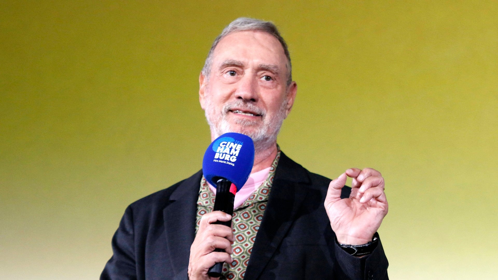 Roland Emmerich kritisiert den US-Präsidenten Donald Trump.