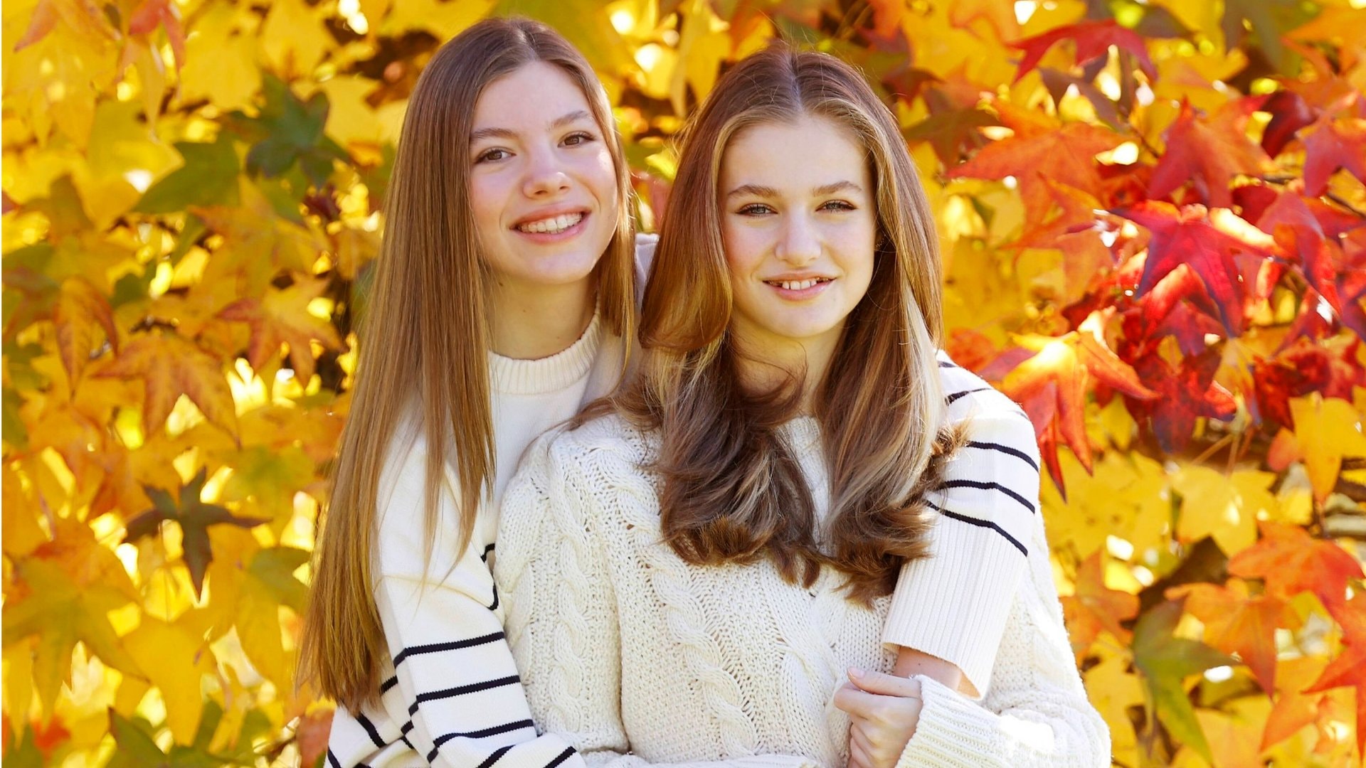 Seit ihrer Geburt stehen Prinzessin Leonor und Infantin Sofía unter öffentlicher Beobachtung. Inzwischen begeistern die beiden Teenagerinnen regelmässig mit ihren modischen Outfits. Die schönsten Looks der spanischen Prinzessinnen gibt es hier.