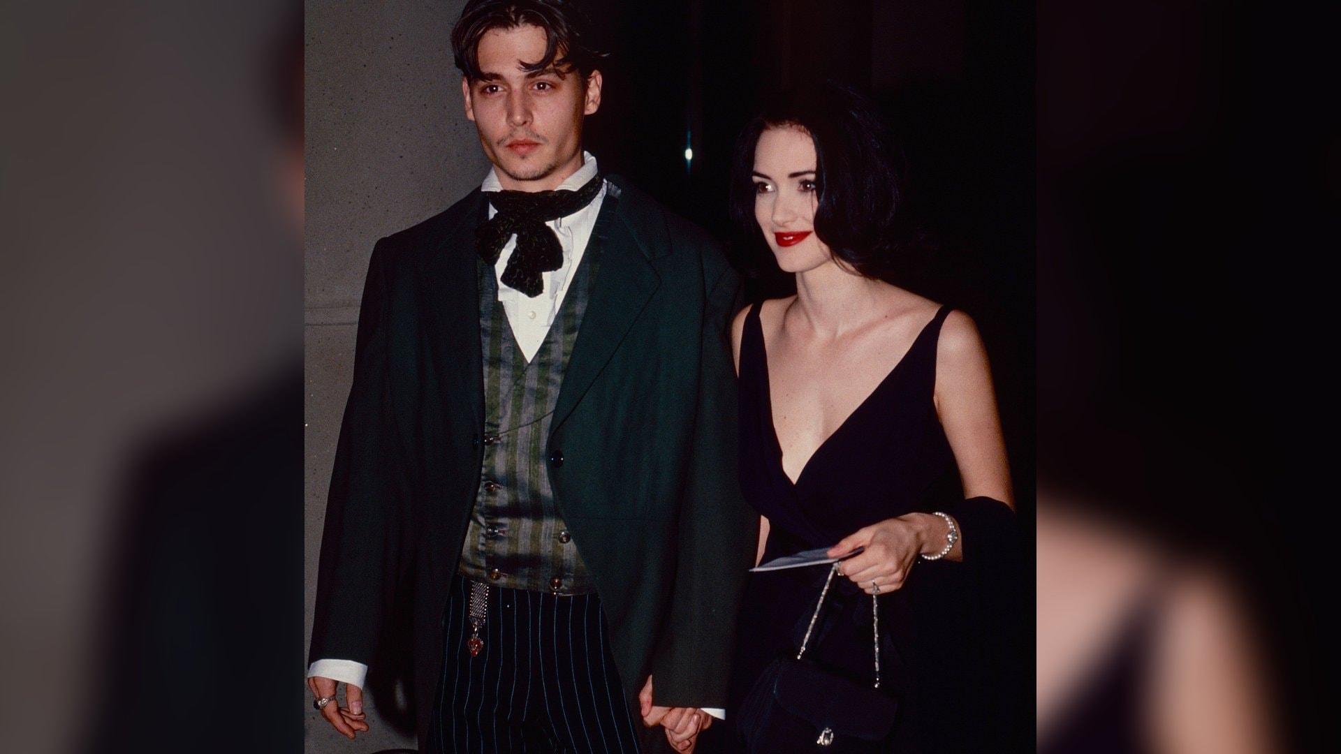 Mit Winona Ryder glaubte Johnny Depp die Richtige gefunden zu haben, was er mit einem «Winona Forever»-Tattoo unterstrich. Die Beziehung endete aber 1993. Der Schauspieler gönnte sich ein Cover-up: Aus «Winona Forever» wurde «Wino Forever» («Wein für immer»). Doch nicht nur Depp bereut sein Tattoo.