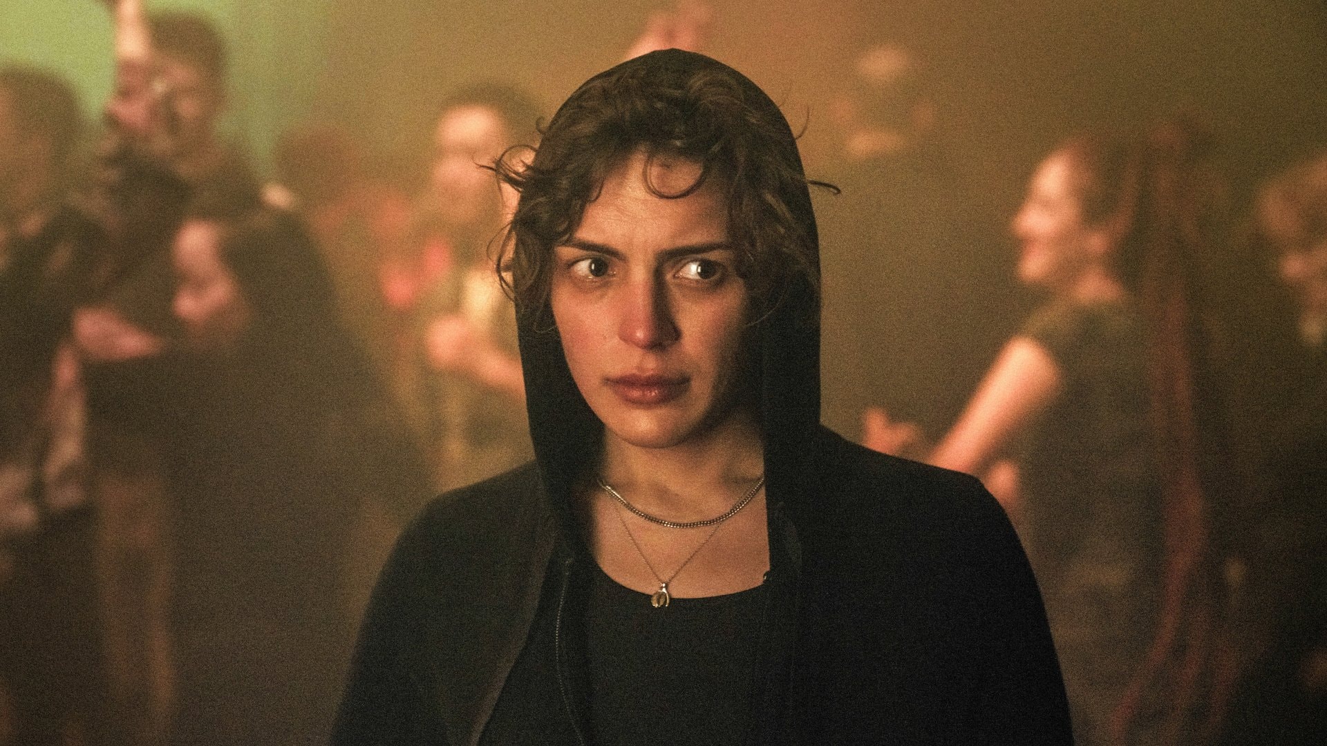 «Tatort: Was ihr nicht seht»: Sarah Monet (Deniz Orta) besucht noch einmal den Club aus der Tatnacht, in der Hoffnung, sich an etwas zu erinnern.
