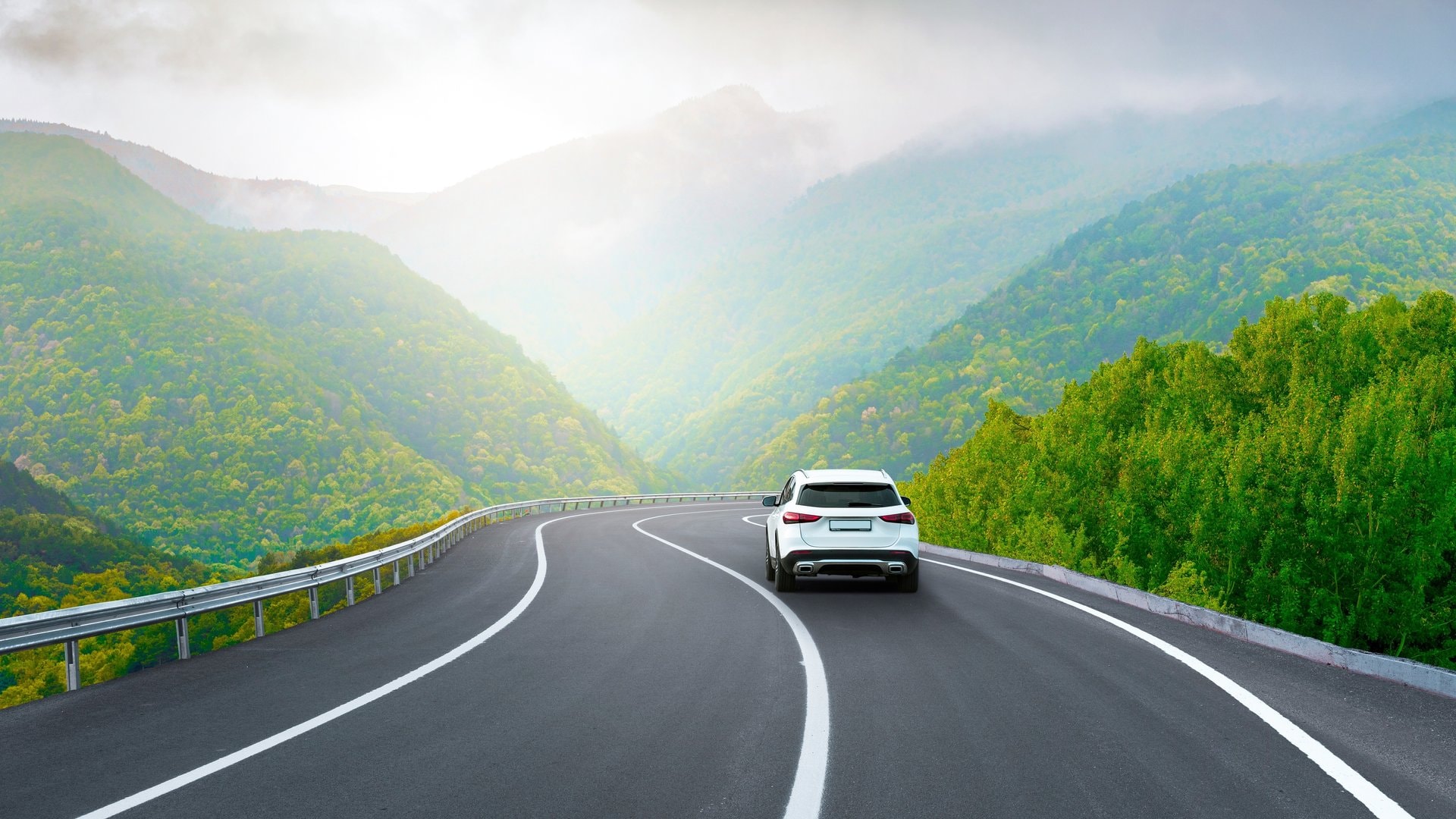 Der Reichweitentest des ADAC blickt auf die Distanz, die ein E-Auto mit einer vollen Ladung schafft sowie auf die zusätzlich gewonnene Reichweite nach einem 20-minütigen Ladestopp. Diese zehn Modelle schneiden am besten ab.