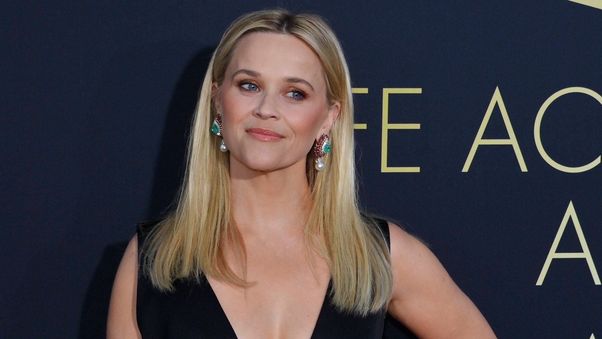 Reese Witherspoon hat auf Berichte über ihren Vater reagiert und mitgeteilt, dass er gut betreut wird.