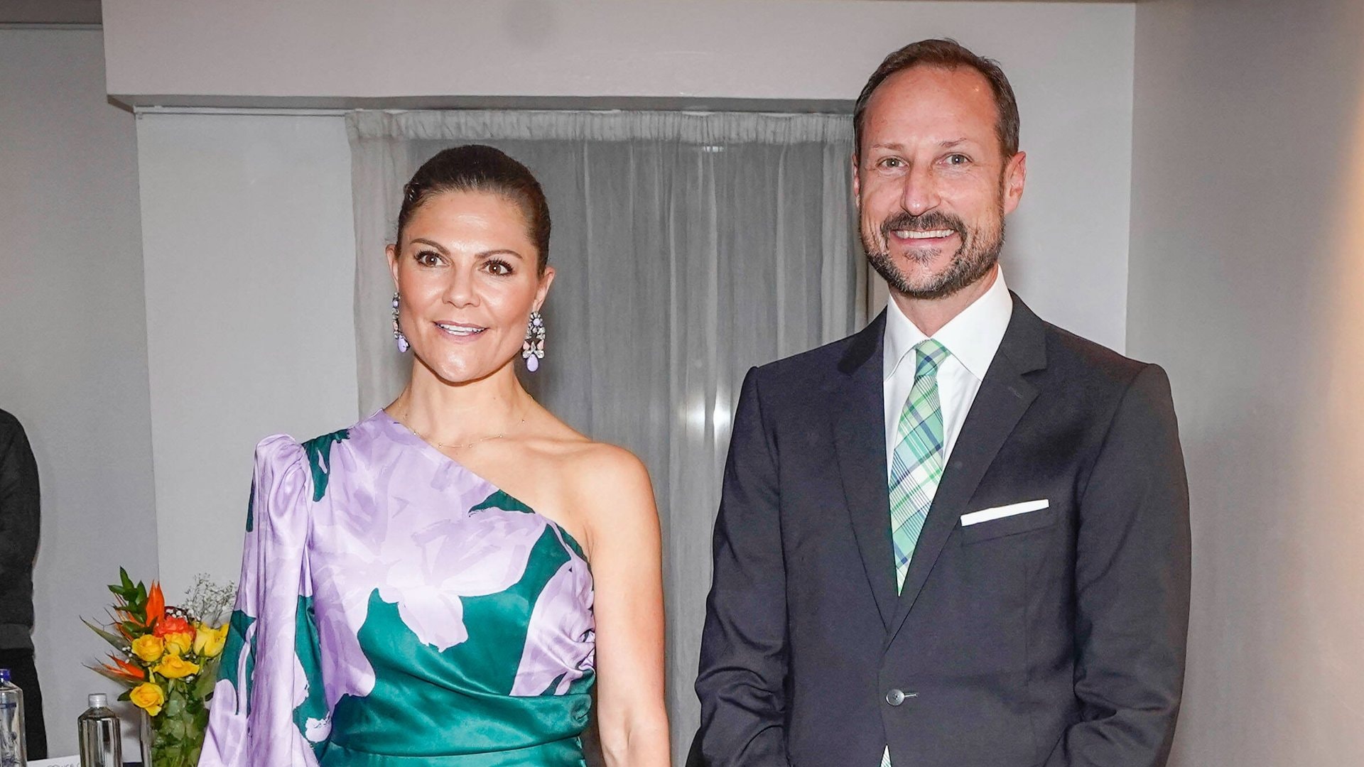 Kronprinzessin Victoria von Schweden und Kronprinz Haakon von Norwegen sind nicht nur royale Kollegen, sondern auch seit Jahren gute Freunde. Bei offiziellen Terminen und gemeinsamen Urlaubsreisen können sie sich über ihre Rolle als künftige Monarchen austauschen.